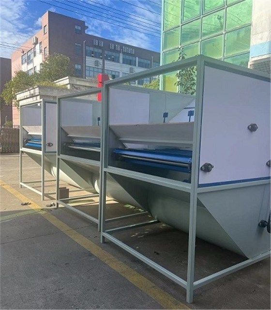 冬季送溫暖，艾思捷蝸輪減速機(jī)為羽絨服充絨機(jī)上提供動(dòng)力支持 (2).jpg