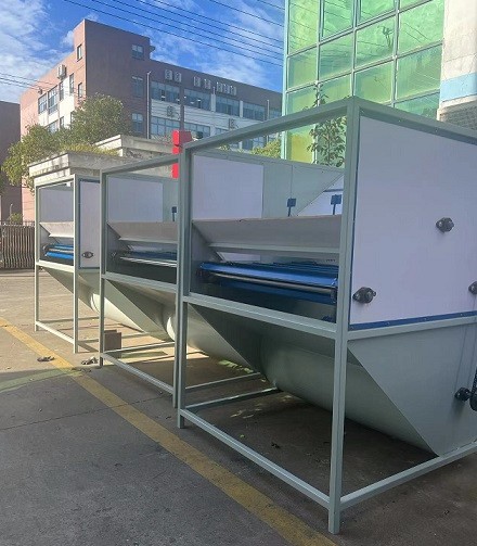 冬季送溫暖，艾思捷蝸輪減速機為羽絨服充絨機上提供動力支持 (2).jpg