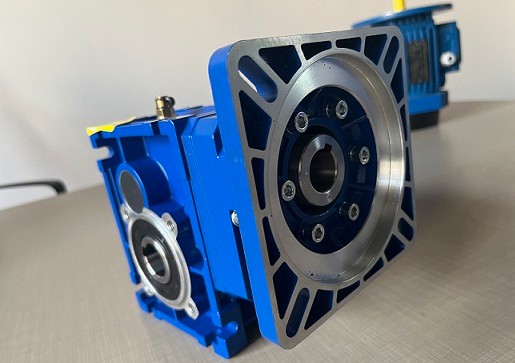 艾思捷技術教您蝸輪蝸桿減速機怎么選一款合適的伺服電機配套？ (3).jpg